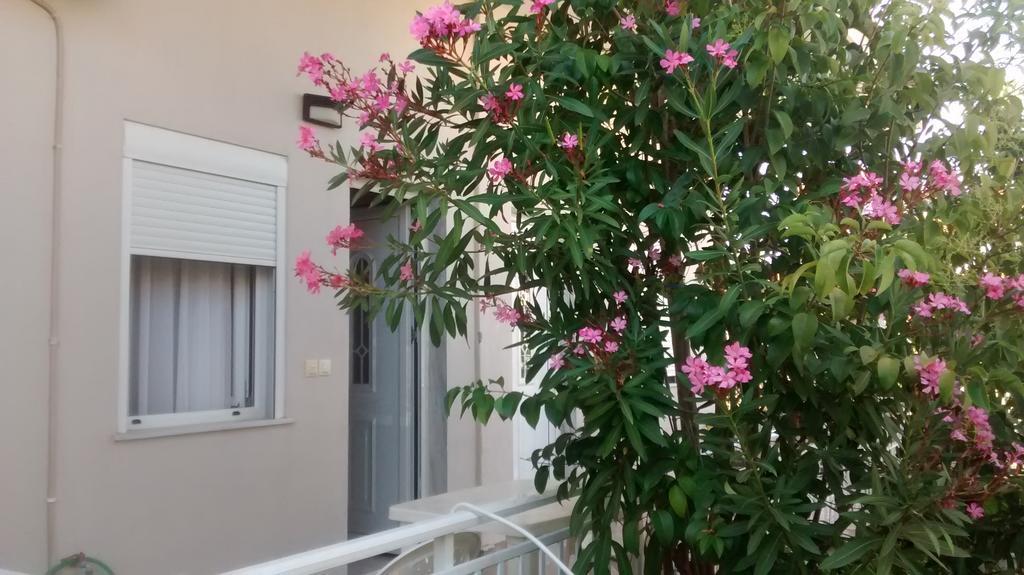 Vrasná Apartments Christina מראה חיצוני תמונה